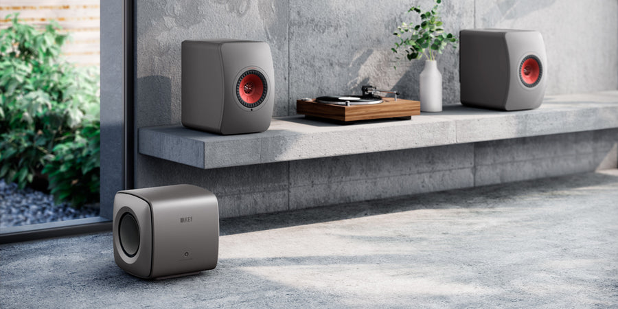 KEF erweitert die KC62 Subwoofer-Produktlinie um eine titangraue Farbvariante
